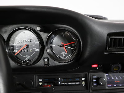 1985 Porsche 911 Targa w/5-speed manual transmission