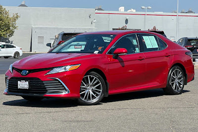 2023 Toyota Camry Hybrid XLE