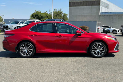 2023 Toyota Camry Hybrid XLE