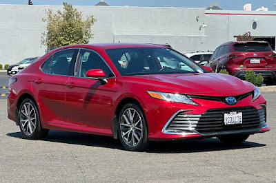 2023 Toyota Camry Hybrid XLE