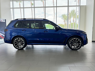 2025 BMW X7 M60i