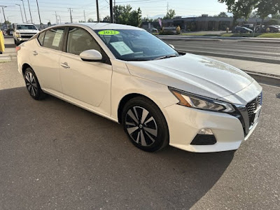 2022 Nissan Altima 2.5 SV AWD! LOW MILES!