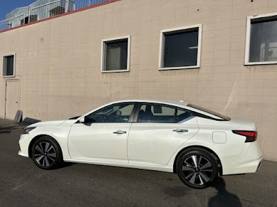 2022 Nissan Altima 2.5 SV AWD! LOW MILES!