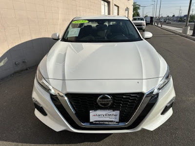 2022 Nissan Altima 2.5 SV AWD! LOW MILES!