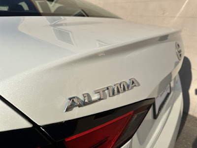 2022 Nissan Altima 2.5 SV AWD! LOW MILES!