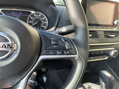 2022 Nissan Altima 2.5 SV AWD! LOW MILES!