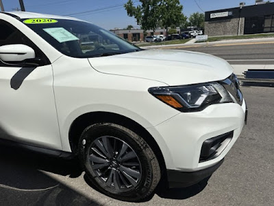 2020 Nissan Pathfinder SV 4X4! 3RD ROW! LOW MILES!