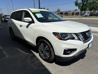 2020 Nissan Pathfinder SV 4X4! 3RD ROW! LOW MILES!