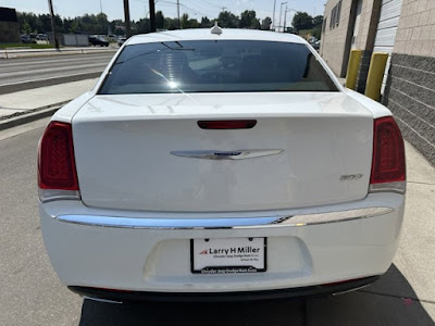 2015 Chrysler 300 Limited