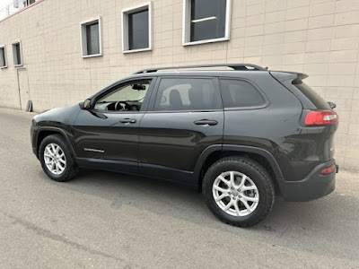 2016 Jeep Cherokee Sport 4WD! LOW MILES!