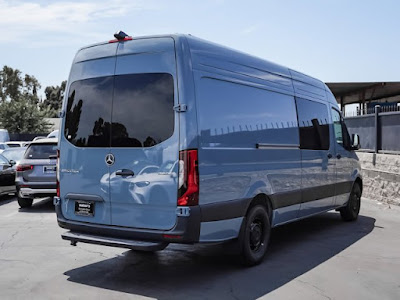 2024 Mercedes-Benz Sprinter Crew Van