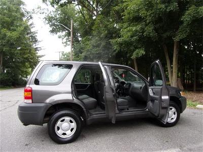 2005 Ford Escape XLS SUV