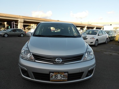 2011 Nissan Versa 1.8 S Hatchback