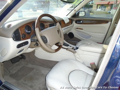 2000 Jaguar XJ8 Vanden Plas Sedan